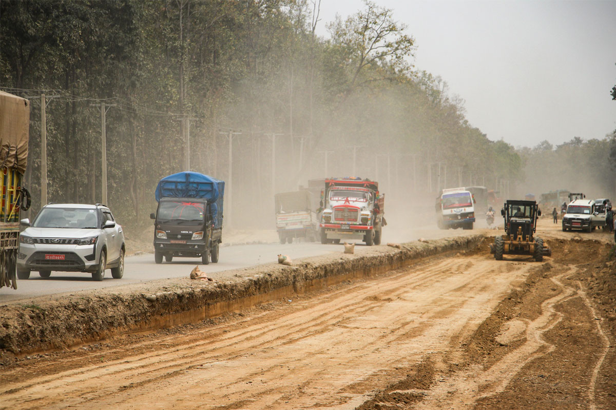 दशैँअघि ३ हजार ८५६ किलोमिटर सडक खाल्डोरहित बनाइँदै