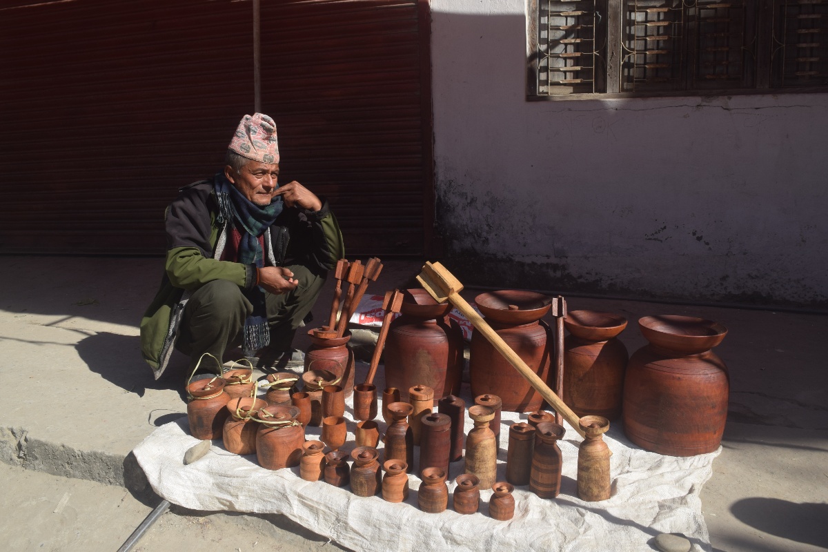 म्याग्दीमा बिक्न छाडे काठका ठेकी र मदानी