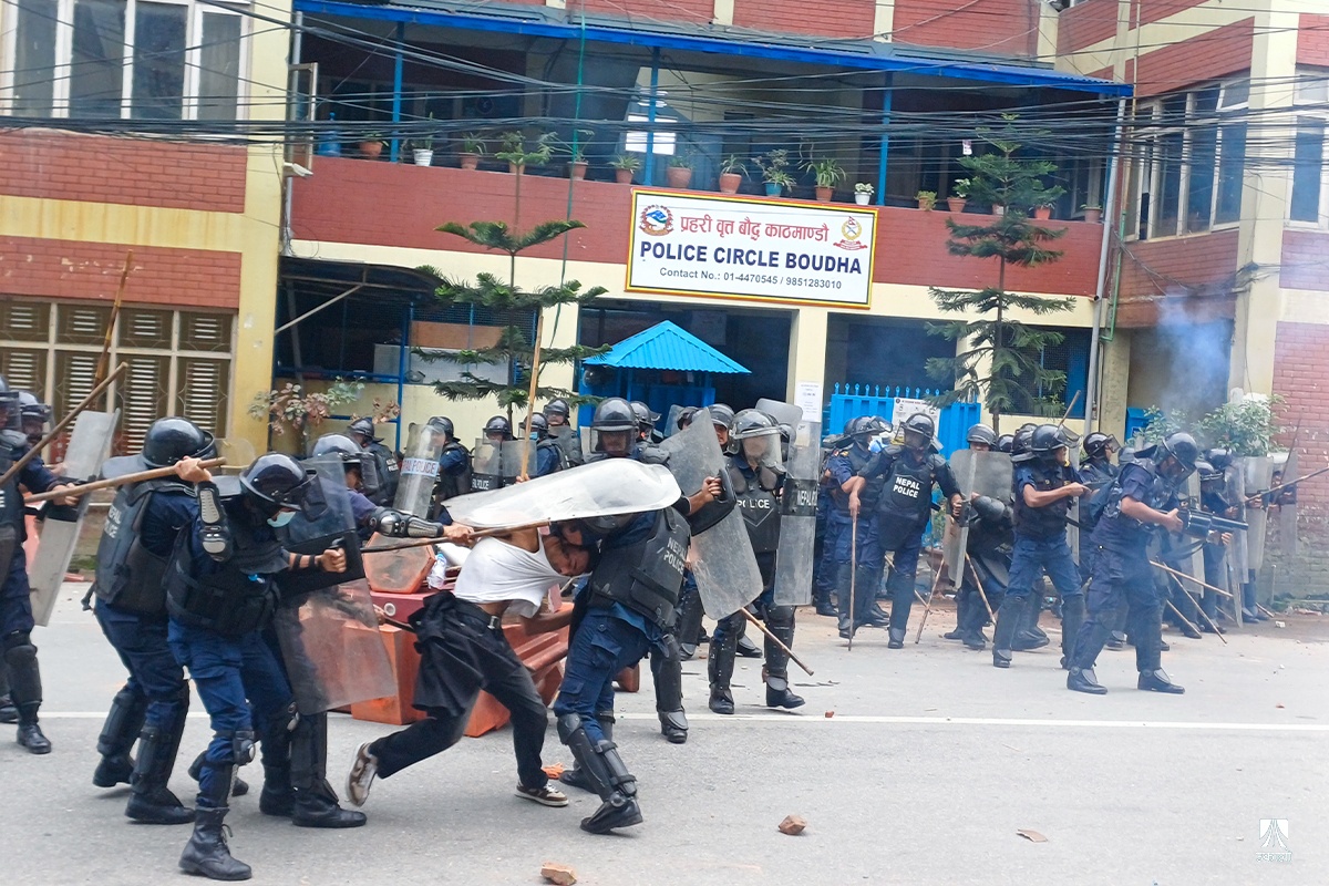 बौद्ध तनावग्रस्त: प्रहरीले चलायो गोली