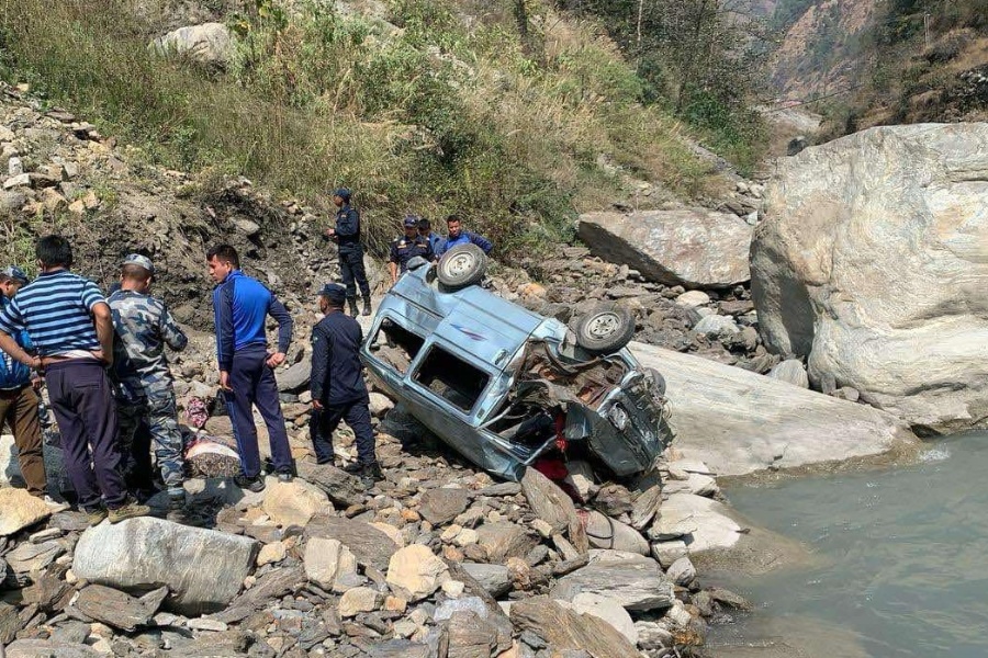 यात्रु सवार गाडी कालीगण्डकी नदीमा खस्दा १ जनाको मृत्यु, ३ घाइते