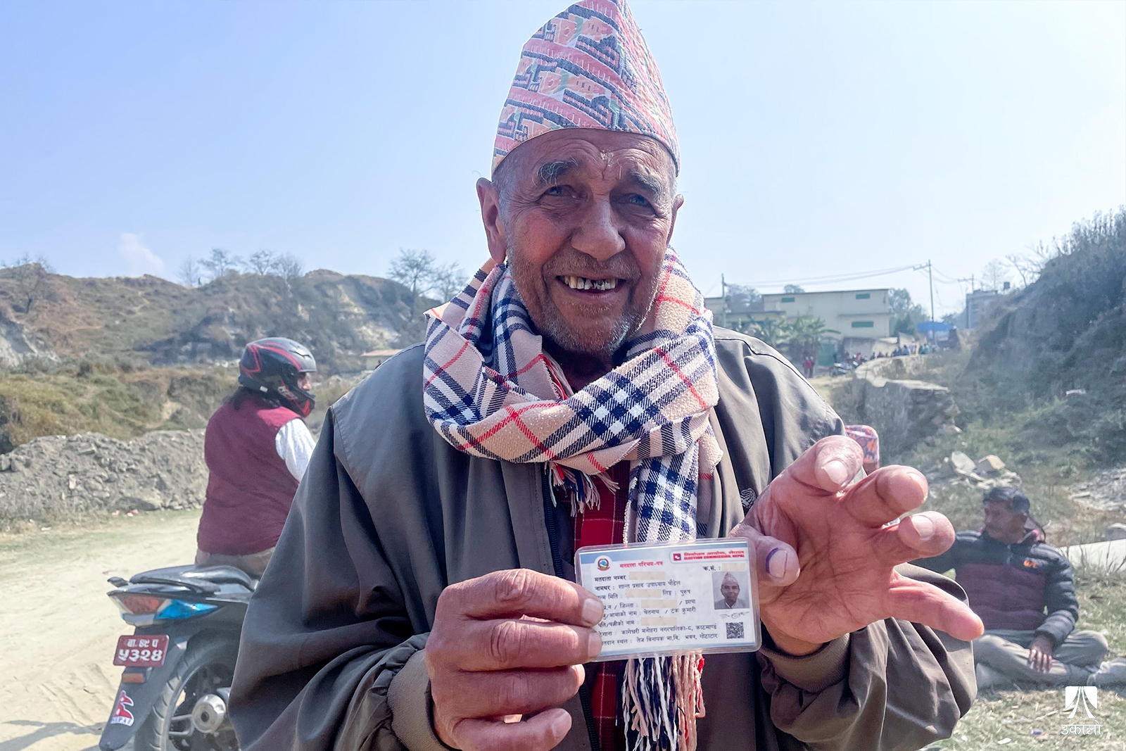 शान्तप्रसाद: जसले पहिलो संसदीय चुनावमा मत दिए, पछि मतदान गराउन आफैँ खटिए