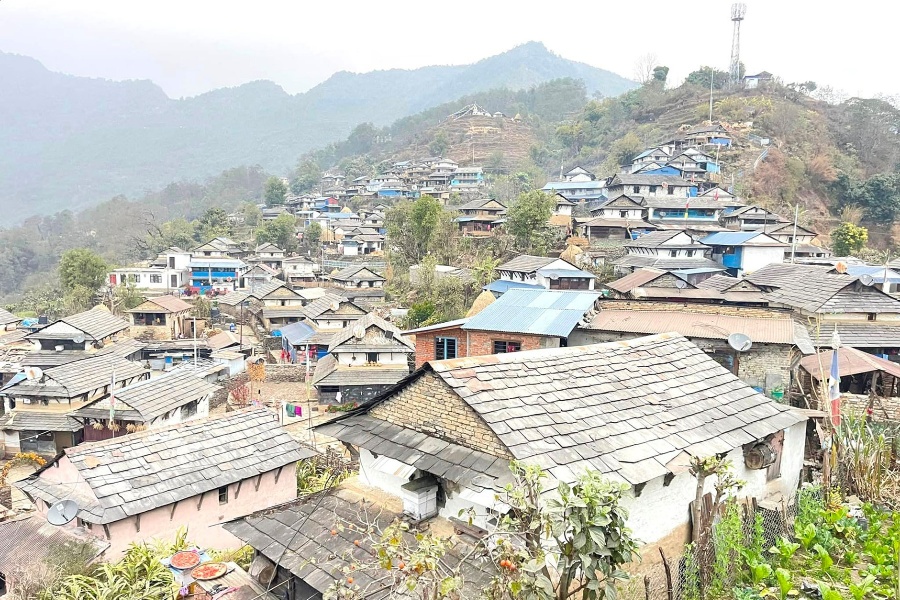 इतिहास बन्दै पसगाउँमा ढुंगाको छानो