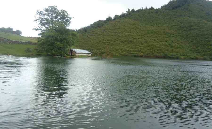 बाजुराको छेडेदहतालमा डुंगा पल्टिँदा १ जना बेपत्ता