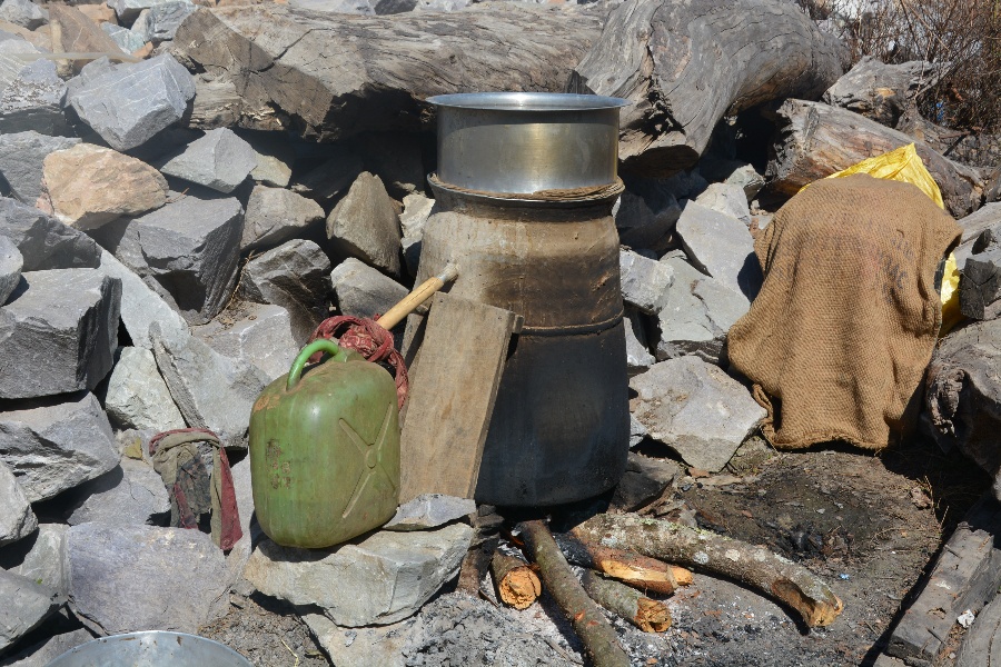 घरेलु मदिराको ‘ब्रान्डिङ’ कति सहज?