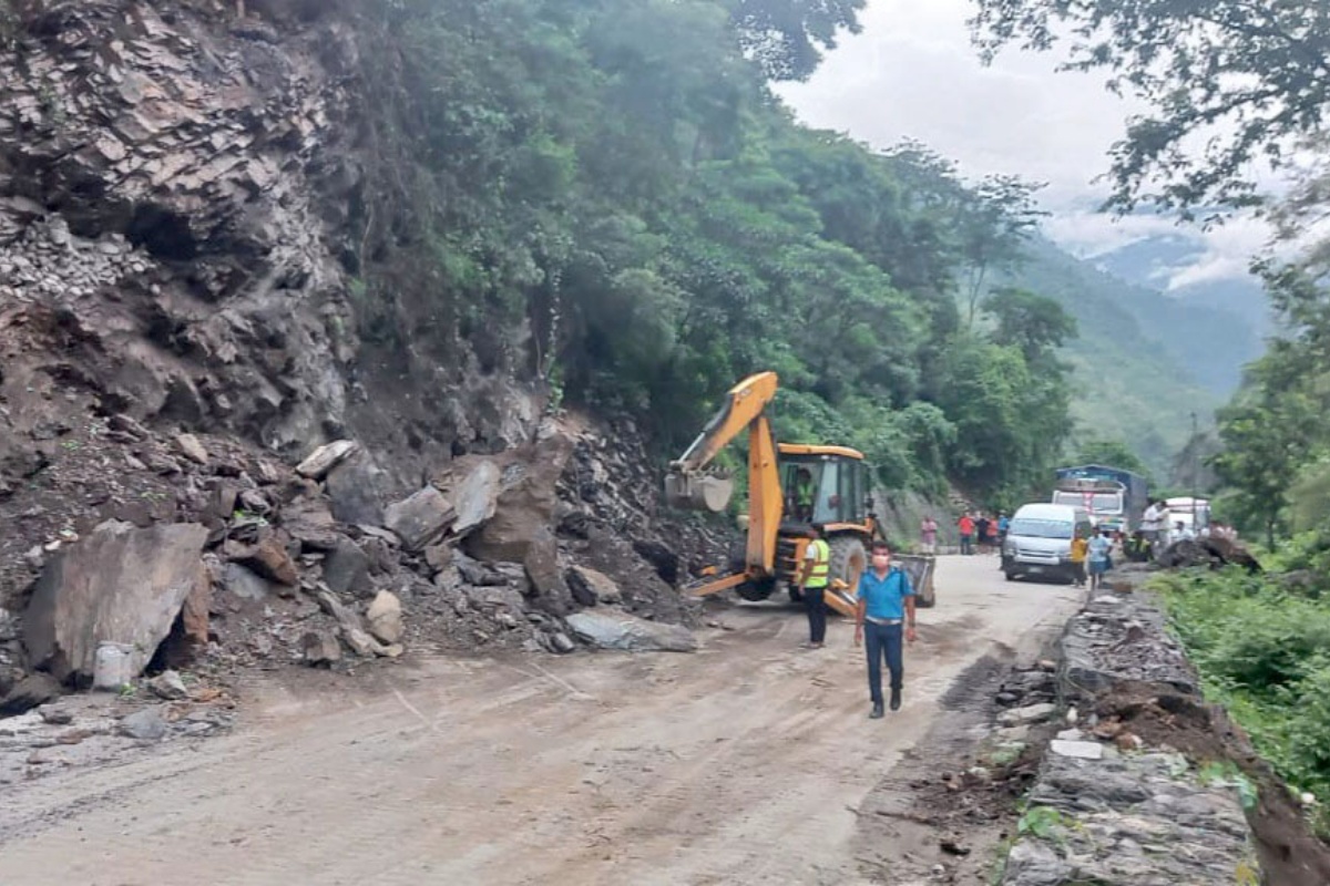 मनसुनजन्य विपद्‍बाट १६३ राजमार्ग प्रभावित