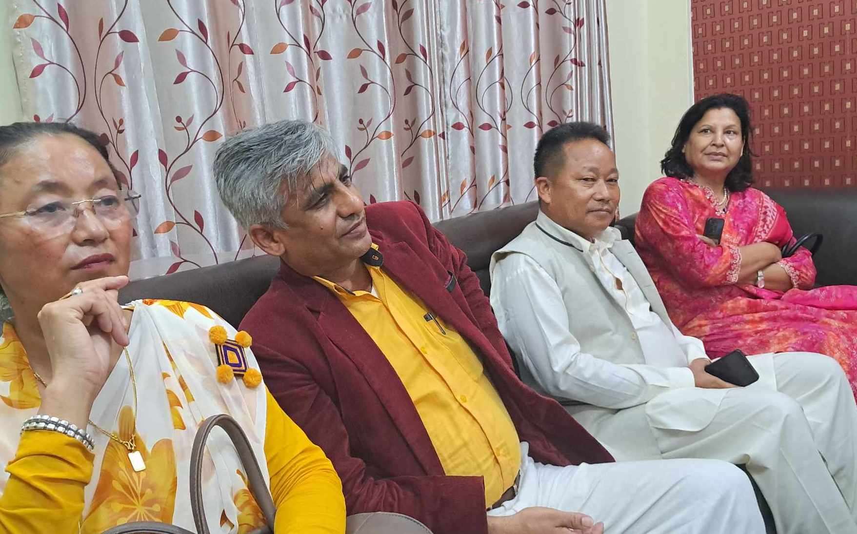 हस्ताक्षर दुरुपयोग भएको भन्दै कोशी प्रदेश प्रमुखसमक्ष कांग्रेसका ८ सांसदको निवेदन