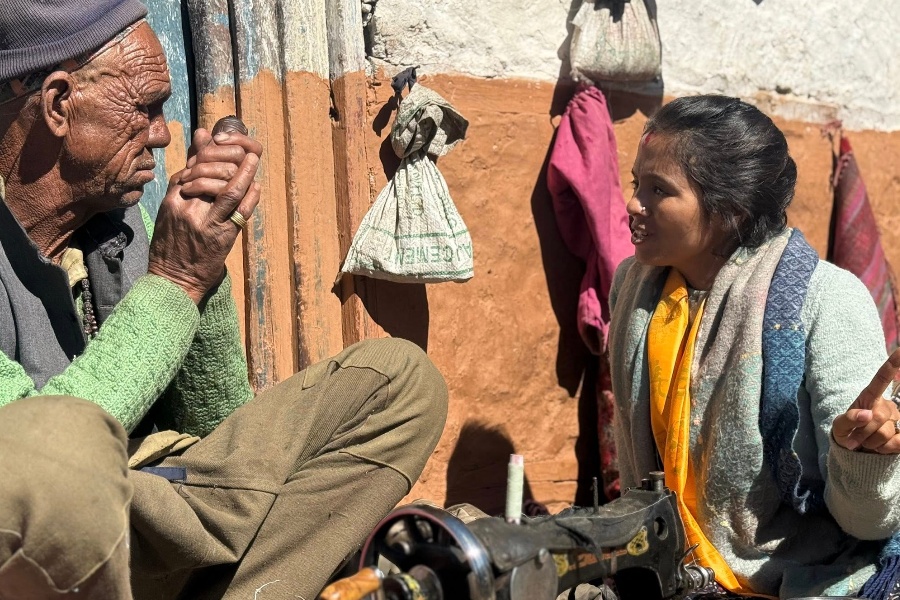 घरदैलो कार्यक्रममा विनिता कठायत
