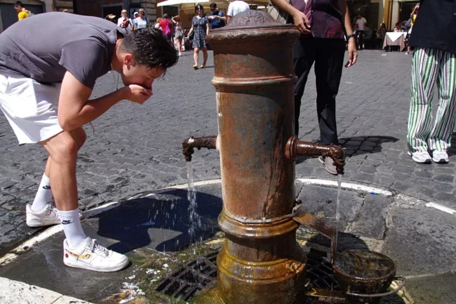 इटलीमा अत्यधिक गर्मी: तापक्रम ४० डिग्रि सेल्सियस पुग्ने चेतावनी