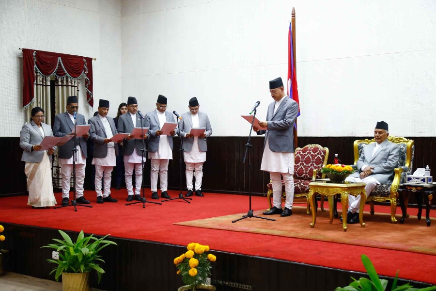 सर्वोच्च अदालतका नवनियुक्ति न्यायाधीशले लिए शपथ