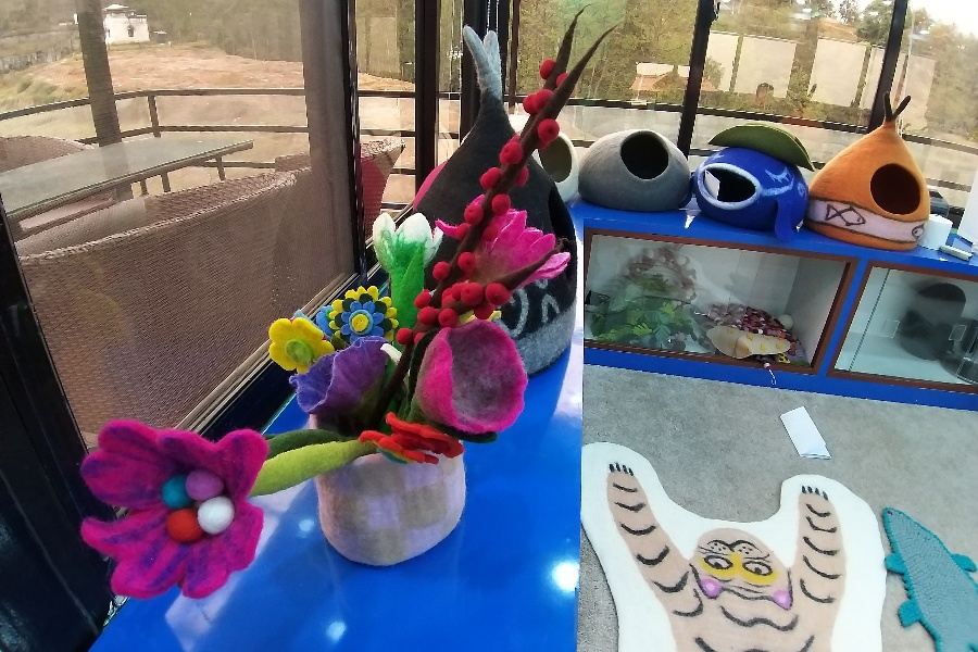 मौलिक हातेकलालाई प्लास्टिकका सामानले विस्थापित गर्दै