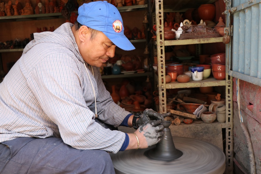 तिहार लागेसँगै भक्तपुरमा माटोका पाला र भाँडा बनाउने चटारो, माग धान्न मुस्किल