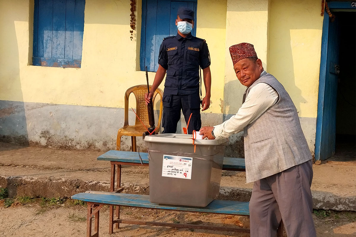 इलाम र बझाङमा मतदान शुरू