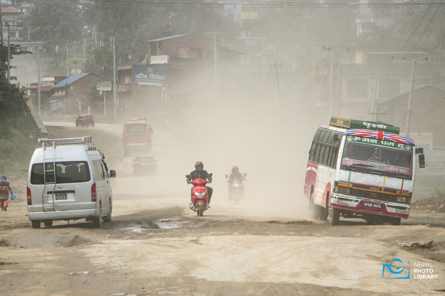 पृथ्वी राजमार्ग: हिलो र धुलो छल्दै कठिन यात्रा