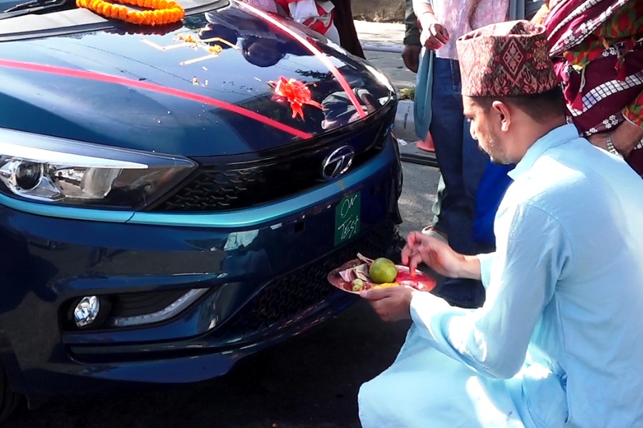 भद्रकालीमा सवारीपूजा गर्नेको भिड (तस्वीरहरू)