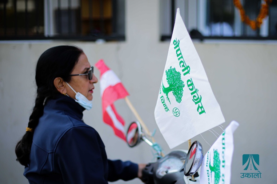 घरदैलोमा व्यस्त काठमाडौंका उम्मेदवार [तस्वीरहरू]