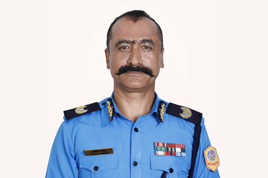 उमेरकाे विवादमा मुछिएपछि डीआईजी अशोक सिंहद्वारा राजीनामा