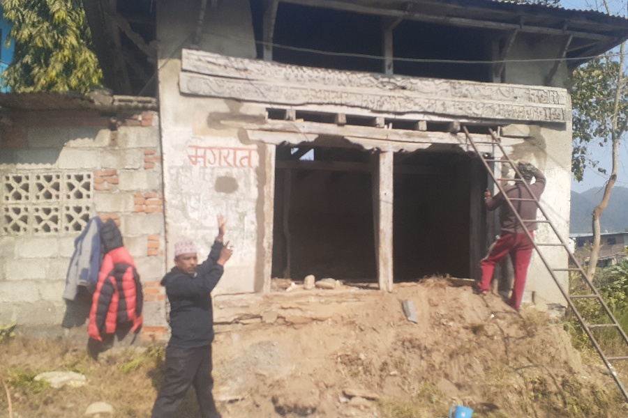 व्यक्तिगत खर्चमा पाटी संरक्षणमा जुटेका आइतबहादुर घले