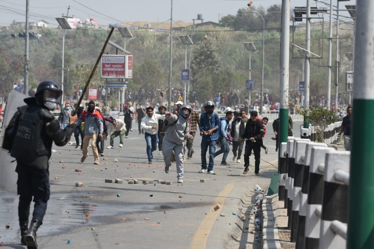 तीनकुनेको हिंसात्मक प्रदर्शनमा संलग्न १०५ जना प्रहरी नियन्त्रणमा, दुर्गा प्रसाईं फरार