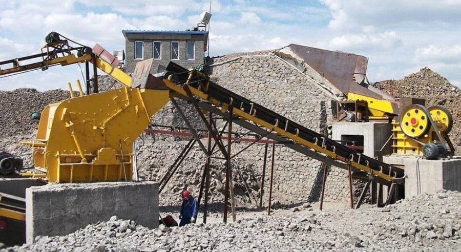 अवैध क्रसर उद्योगमा धावा : गृहमन्त्री लामिछानेको अग्निपरीक्षा