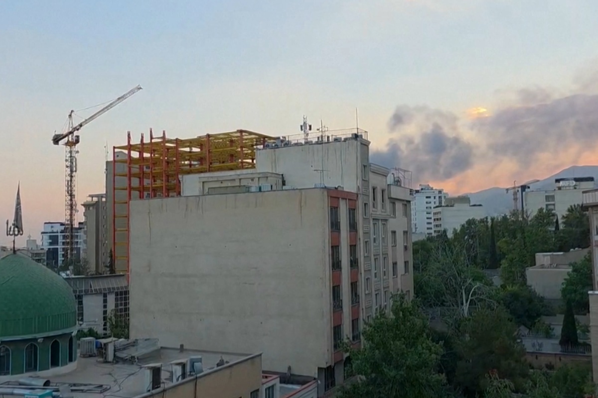 तेहरान नजिकैका रिफाइनरी र तेल डिपो इजरायलको निशानामा