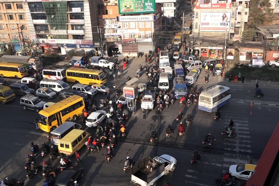 ओभरपास निर्माण थालिएसँगै ग्वार्कोमा बढ्यो ट्राफिक जाम