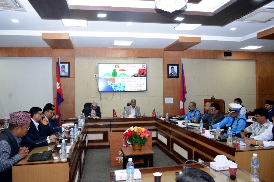 भारी वर्षाका बेला सवारी साधन चलाउन दिए सीडीओ  र प्रहरी अधिकारीलाई कारबाही