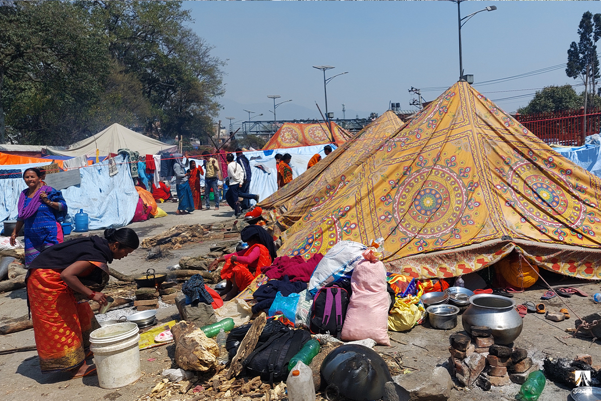 लघुवित्तका ऋणी: आशा बोकेर काठमाडौँ आए, आश्वासन बोकेर फर्किंदै