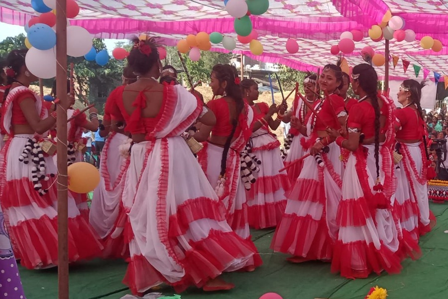 हराउन थाल्यो थारू समुदायको झुमडा नाच