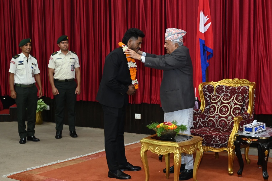 एमएमए फाइटर रविन्द्र ढाँटलाई राष्ट्रपतिले गरे सम्मान