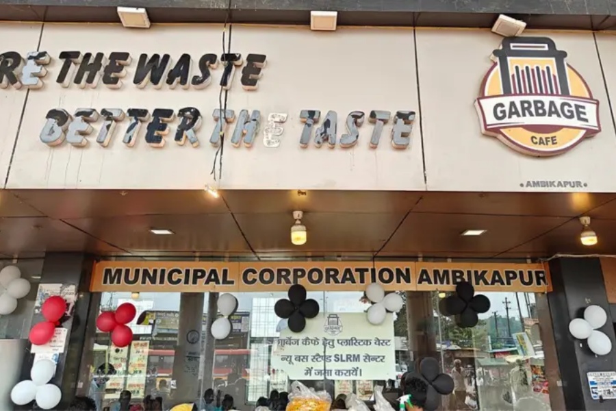 फोहोर दिएर भरपेट खाना पाइने 'गार्बेज क्याफे'