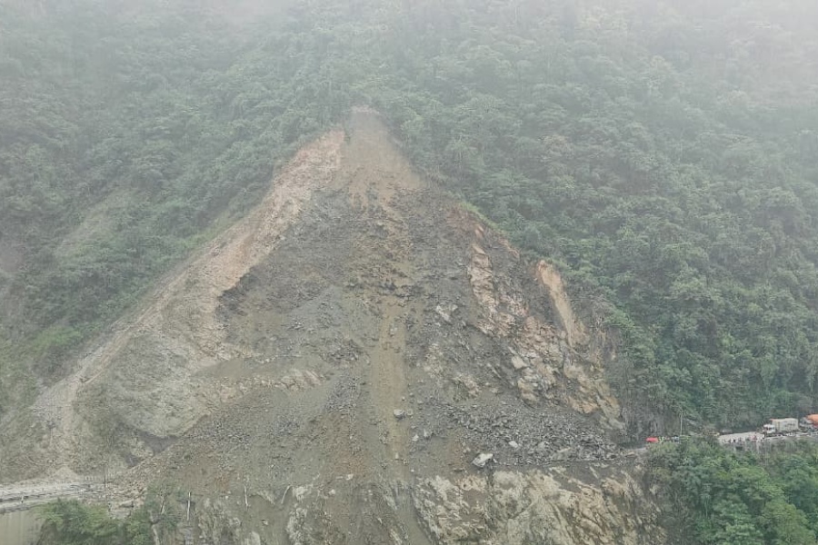 तुइन खोलाको पहिरोले पोखरा–काठमाडौँ यातायातसमेत प्रभावित