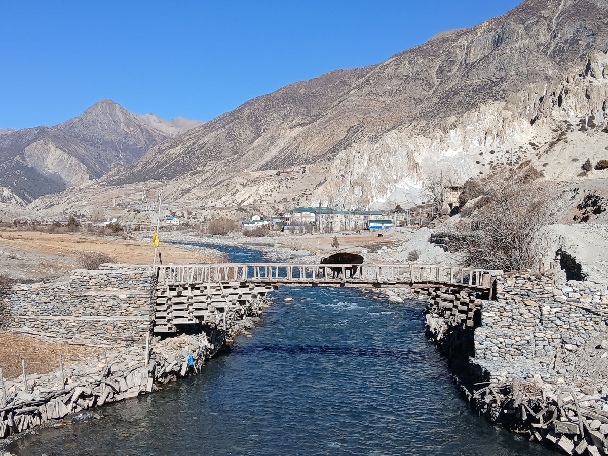 पर्यटकीय ‘सिजन’मै सुनसान मनाङ