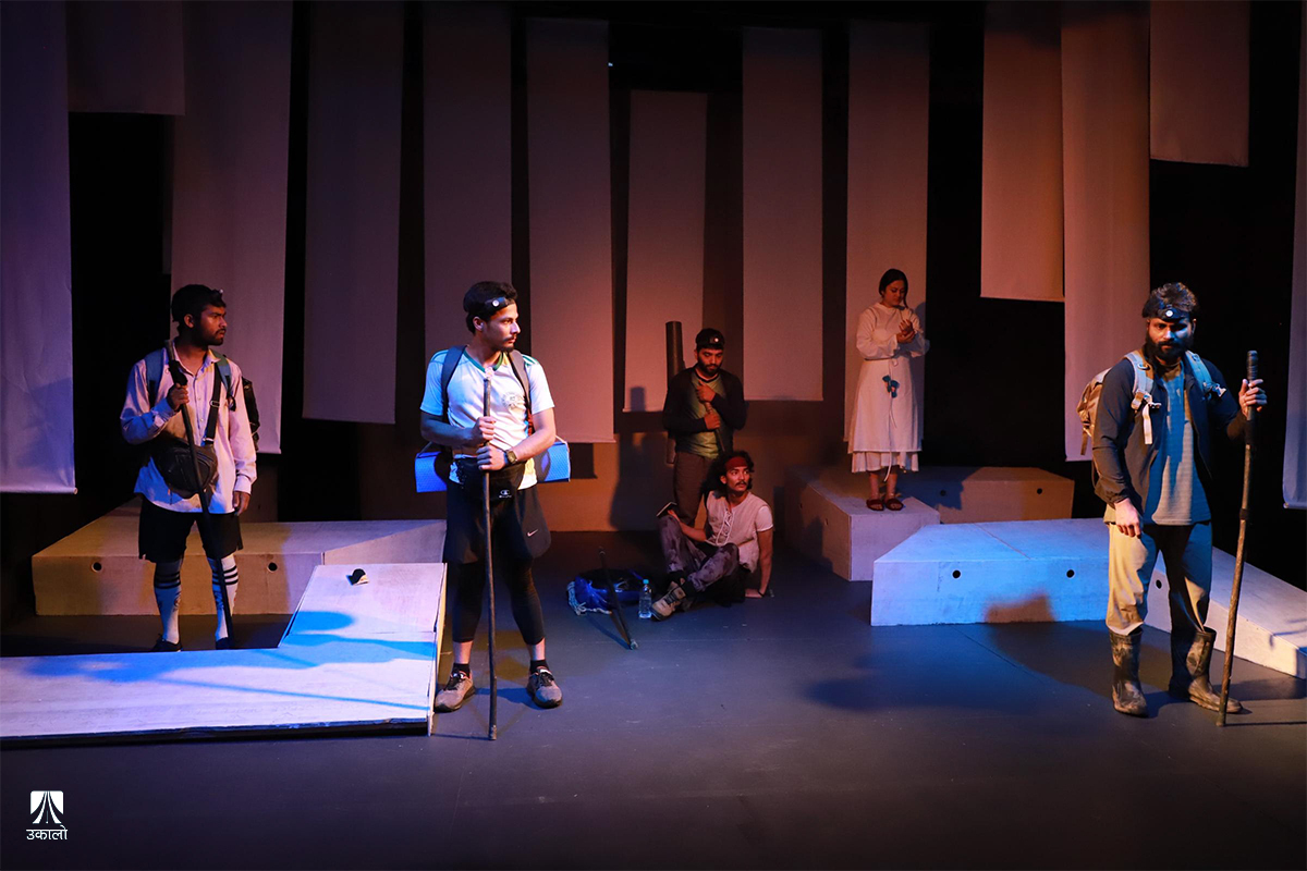 स्वर्णदेशः रंगमञ्चमा ‘डंकी रुट’