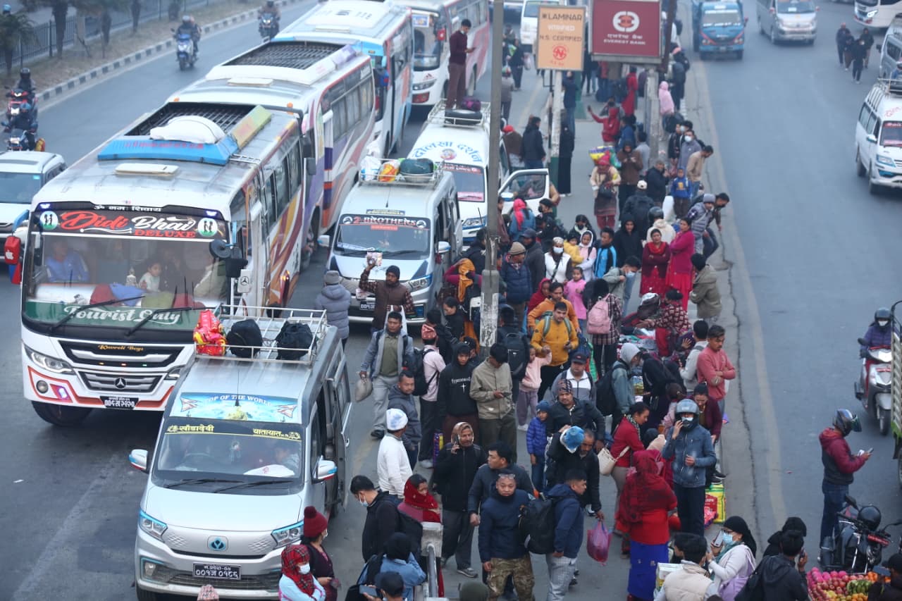 मतदानका लागि गाउँ फर्किँदै सर्वसाधारण, साढे ७ लाखले छोडे काठमाडौँ उपत्यका
