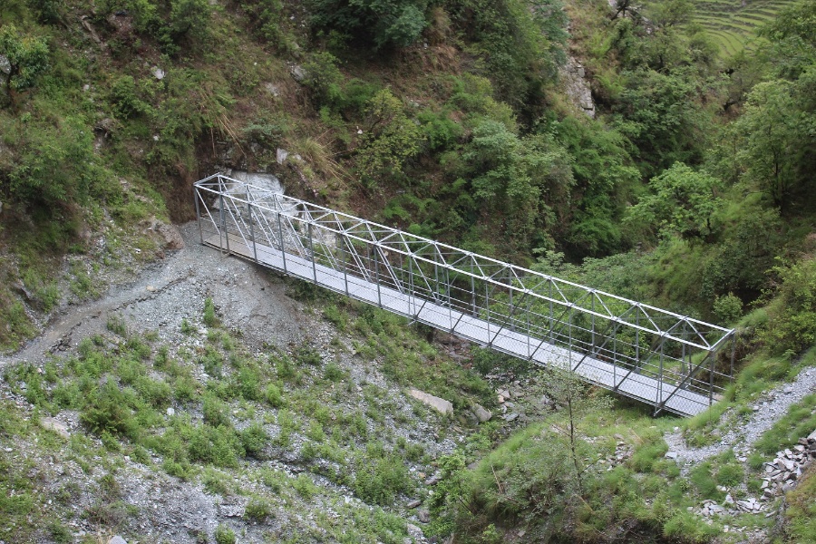 सडक पुगेपछि प्रयोगविहीन हुन थाले झोलुङ्गे पुल