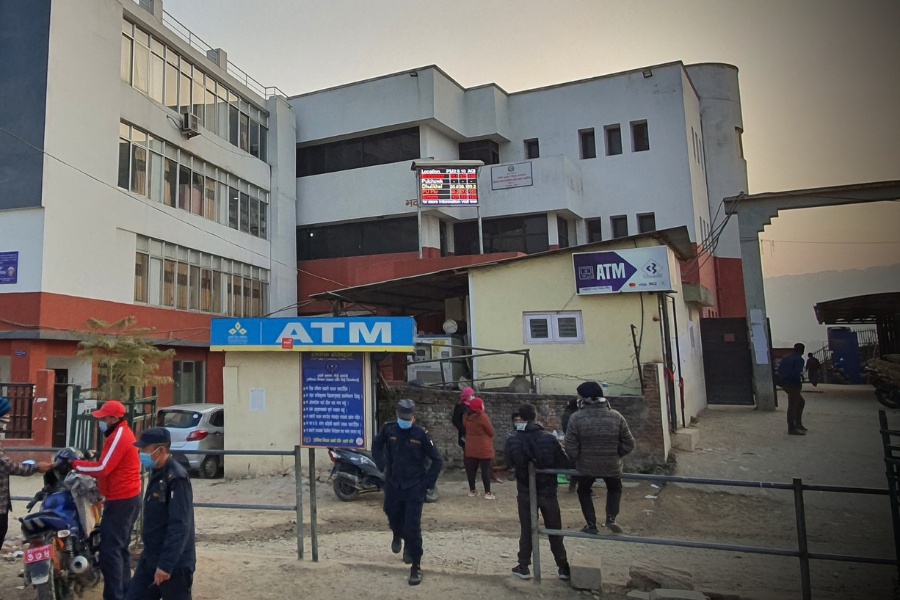 यातायातको सेवामा बेथिति : स्वास्थ्य रिपोर्ट नै नक्कली बनाउँछन् बिचौलिया