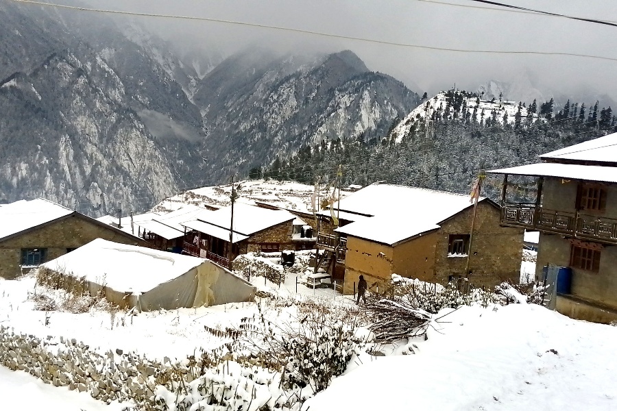 हुम्लाको सदरमुकाम सिमकोटमा यो वर्षकै पहिलो हिमपात