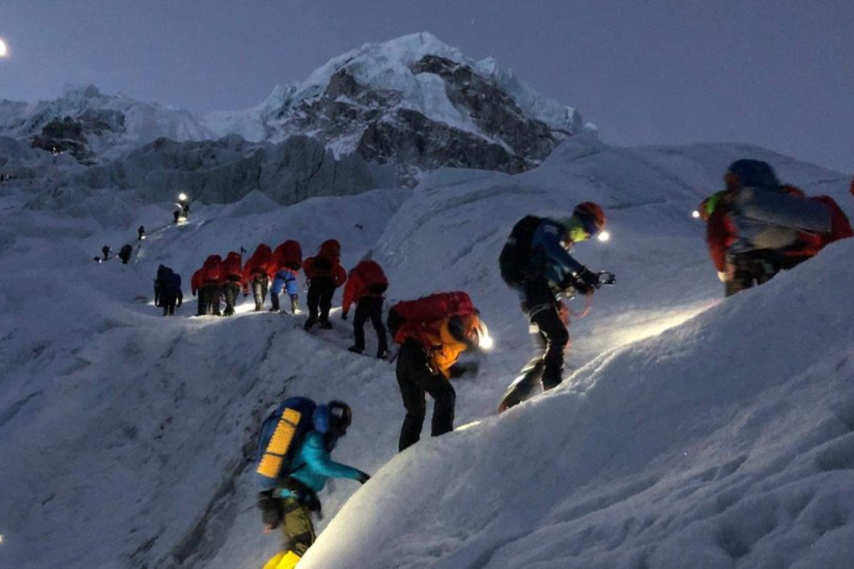 पलायन हुँदै अनुभवी शेर्पा गाइड, आरोहणको सिजनमा अभाव