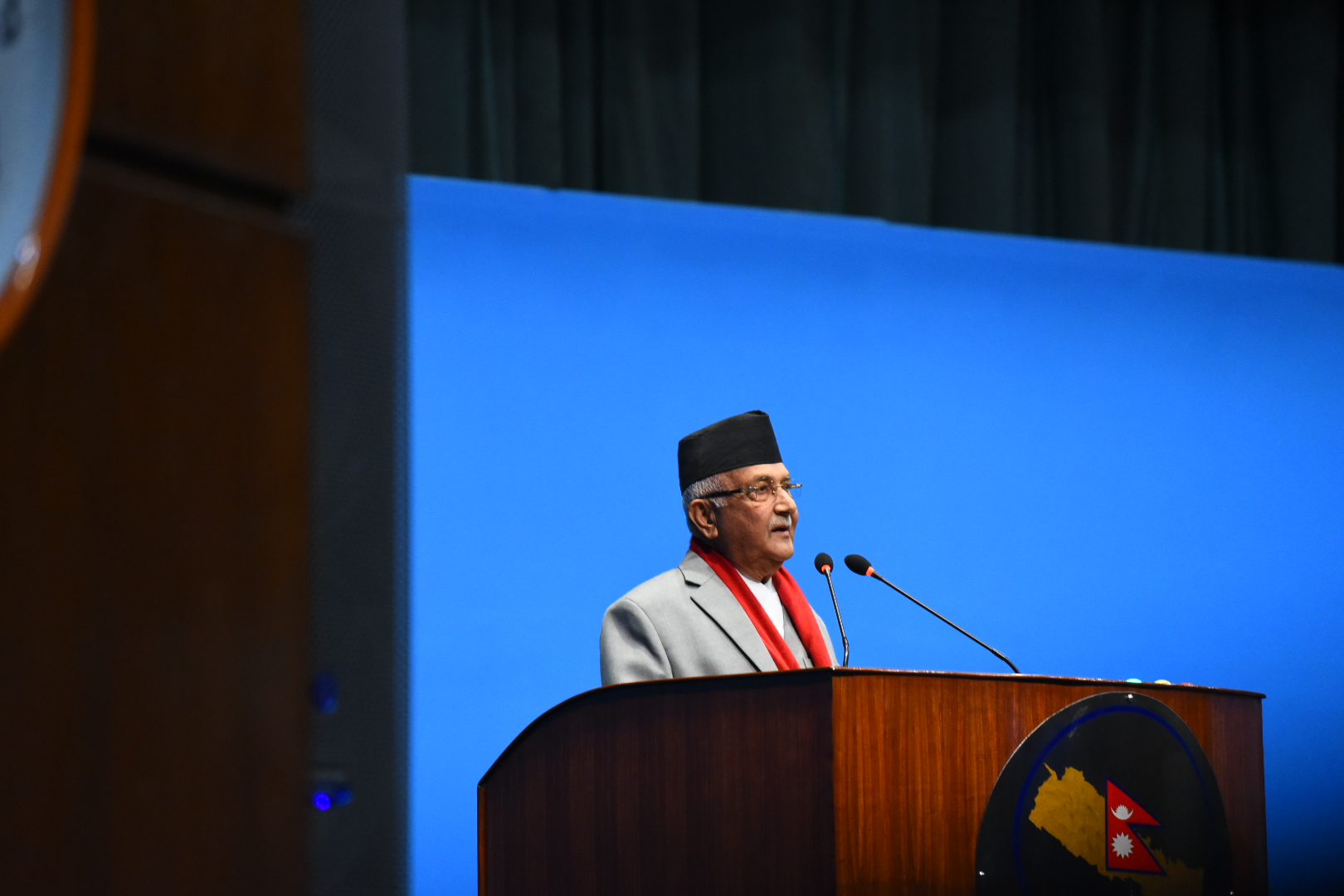 अर्थतन्त्र गम्भीर अवस्थामा छ, सरकार बनाउने भत्काउने खेलमा नलागौँ : केपी ओली