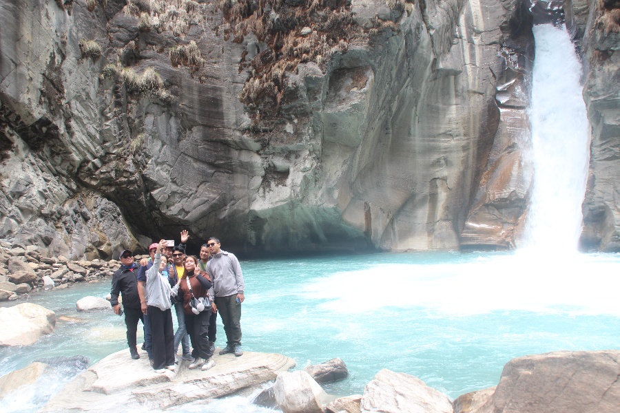 पर्यटक लोभ्याउँदै अन्नपूर्ण पदमार्गका मनोरम झरना 