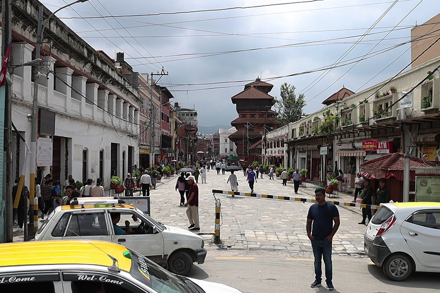 हनुमानढोका परिसरभित्र एम्बुलेन्स र पानी बोक्नेबाहेकका सवारी प्रवेशमा रोक