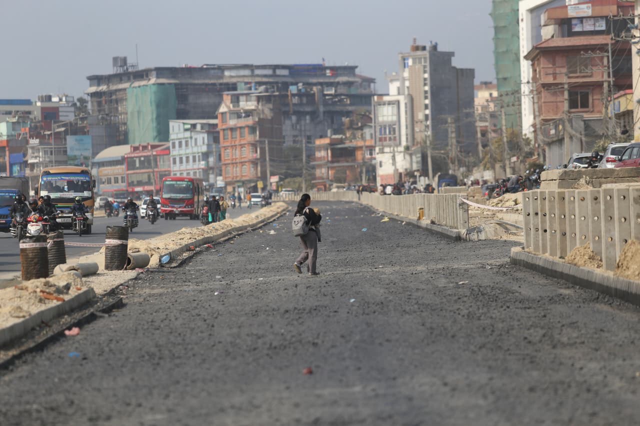 चक्रपथ विस्तार: चप्पल कारखानासम्म कालोपत्रको तयारी
