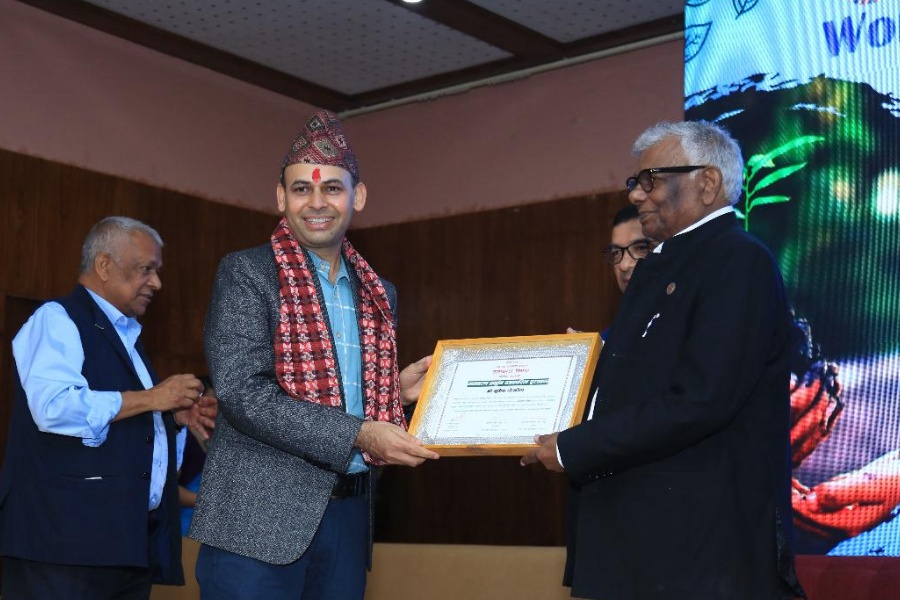 विश्व वातावरण दिवसको अवसरमा उकालोकर्मी पोखरेलसहित ४ पत्रकार पुरस्कृत