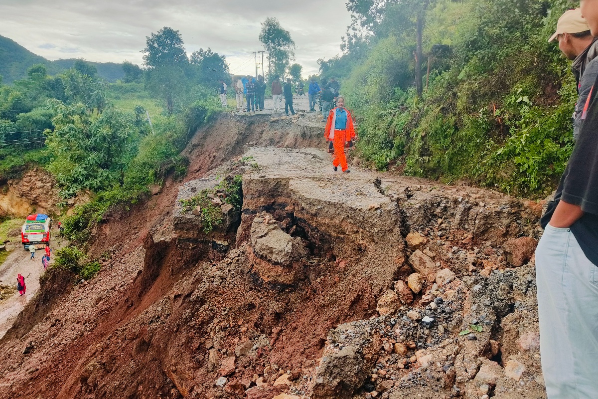 अविरल वर्षापछिको विपद्‍बाट ठूलो मानवीय क्षति, ६३ स्थानमा यातायात पूर्ण अवरुद्ध