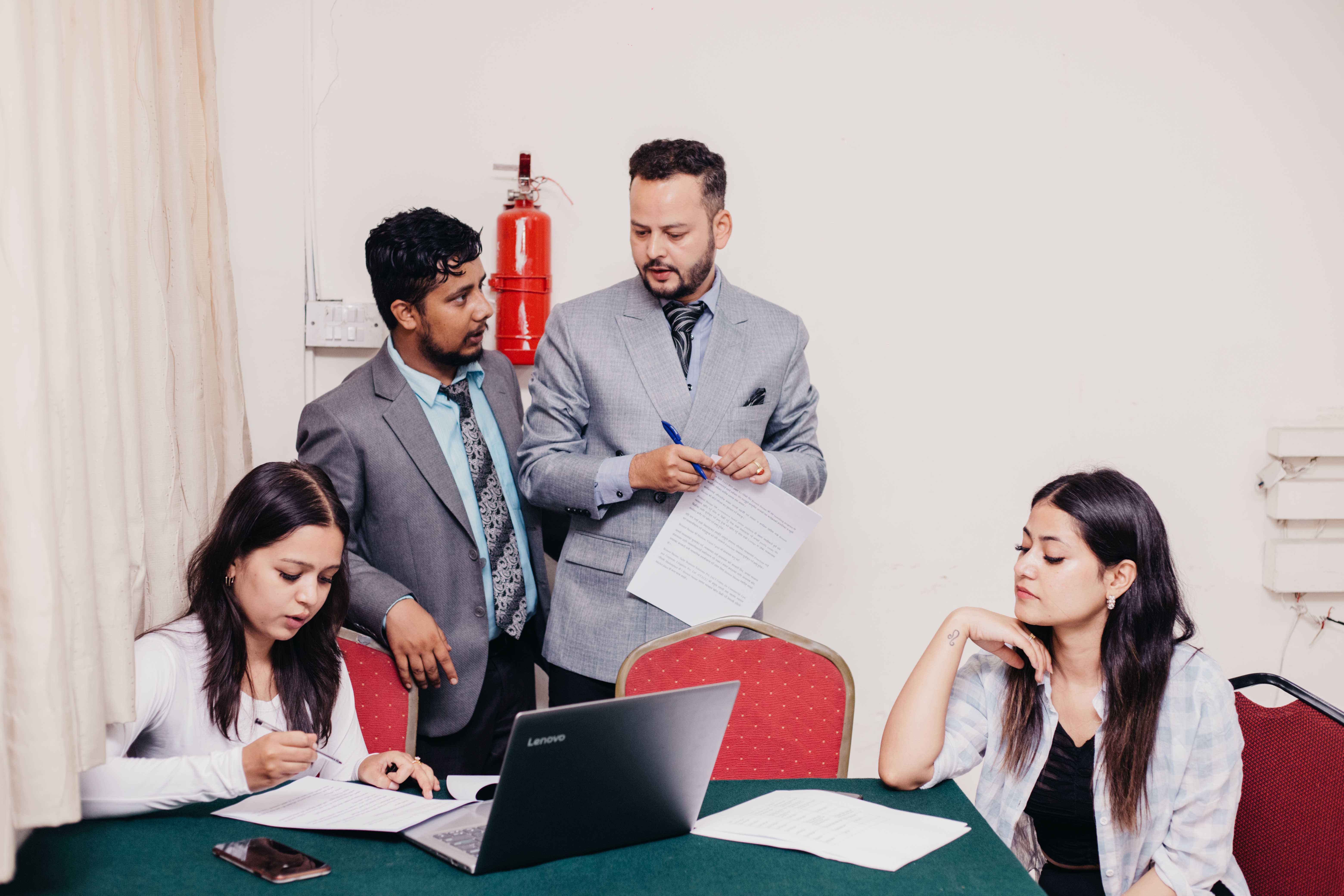 आठ युवाको स्टार्टअप ‘बिजनेस्ट बजार’: अनलाइनबाटै हुन्छ कम्पनी र फर्मको किनबेच