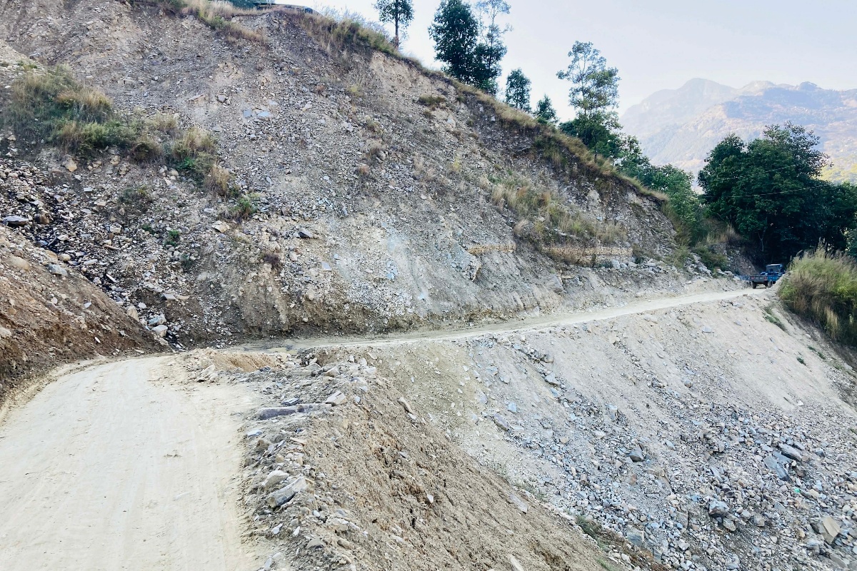 दब्ल्याङको पहिरो नियन्त्रण गर्ने प्रयास