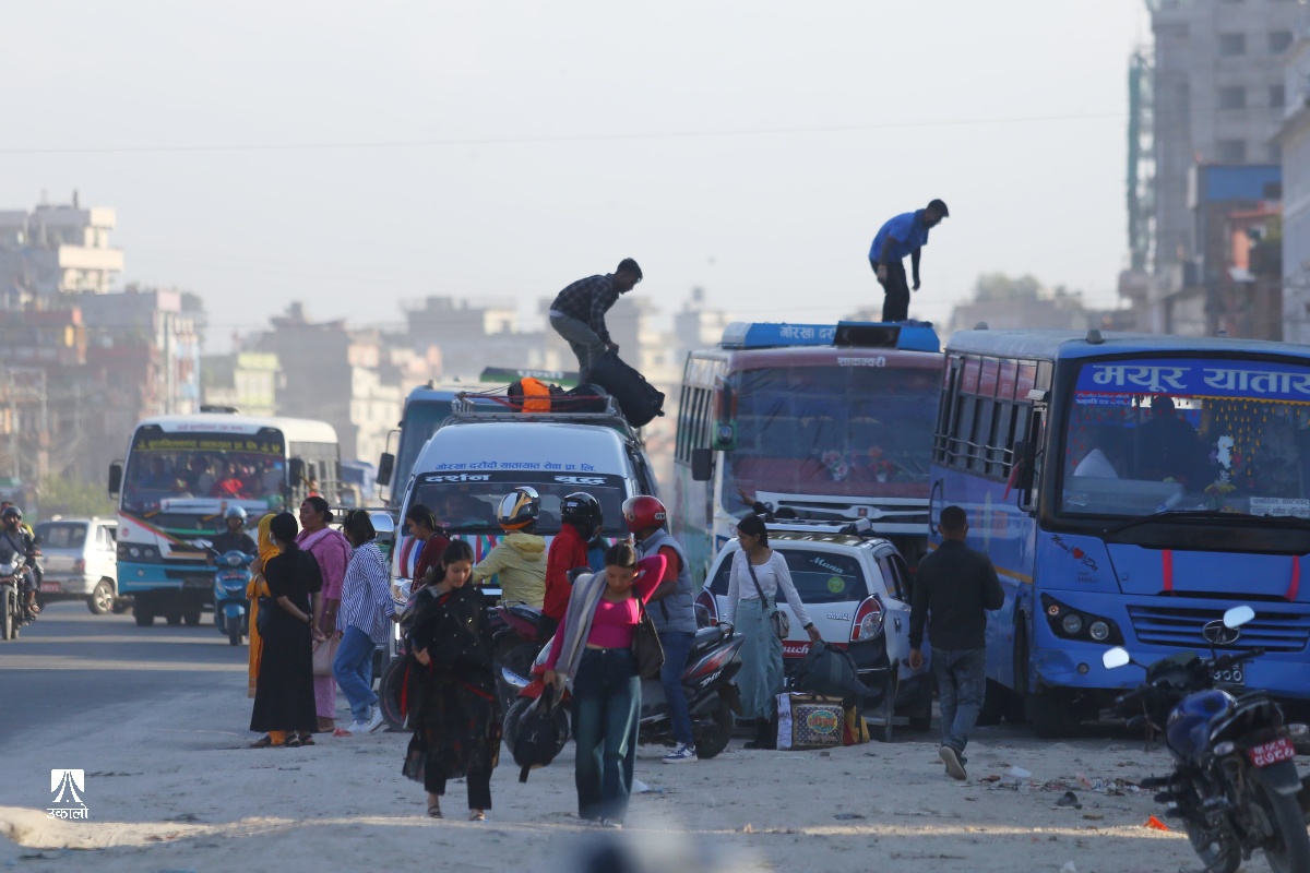 दशैँ मानेर कर्मथलो फर्किनेहरूको चहलपहल (तस्वीरहरू)