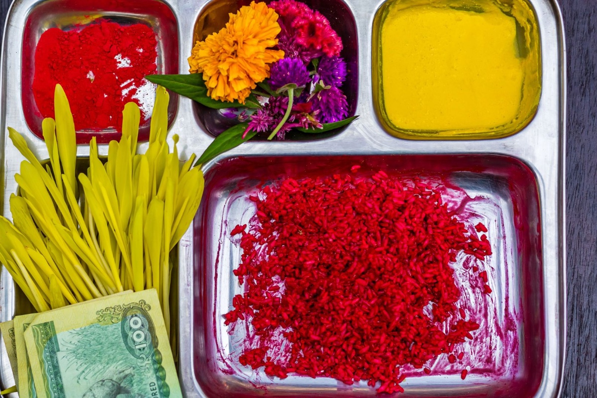 विजयादशमी: नवदुर्गाको प्रसादका रूपमा टीका र जमरा लगाइँदै