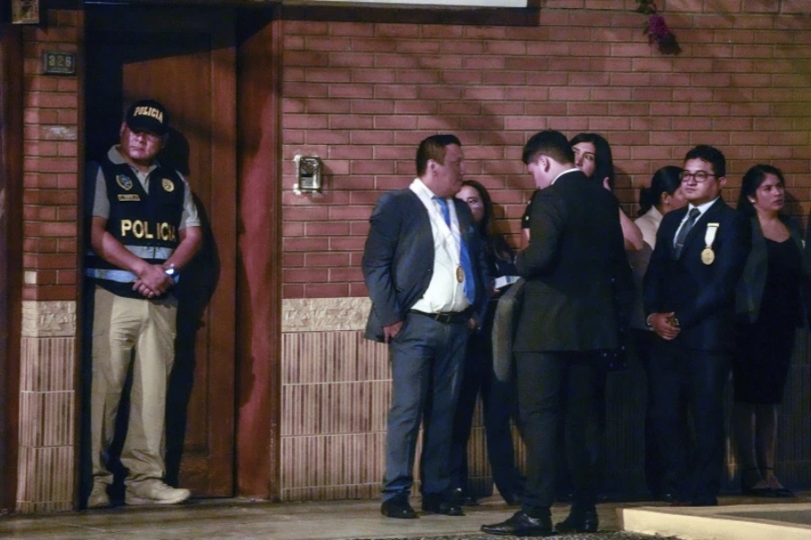 बिलासी घडीबारेको अनुसन्धानका क्रममा पेरुका राष्ट्रपतिको घरमा छापा