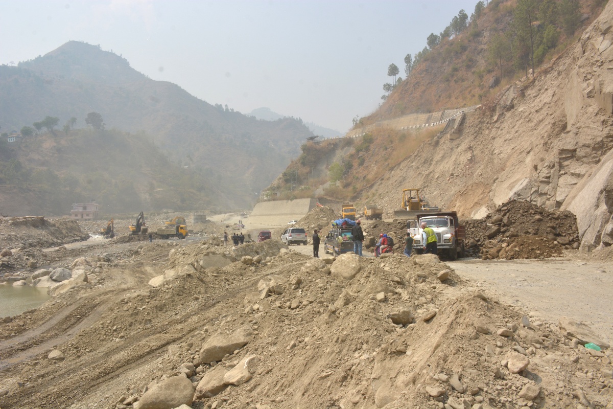 बीपी राजमार्ग: चौकीडाँडादेखि बर्खेखोलासम्म वैकल्पिक सडक निर्माण गरिँदै